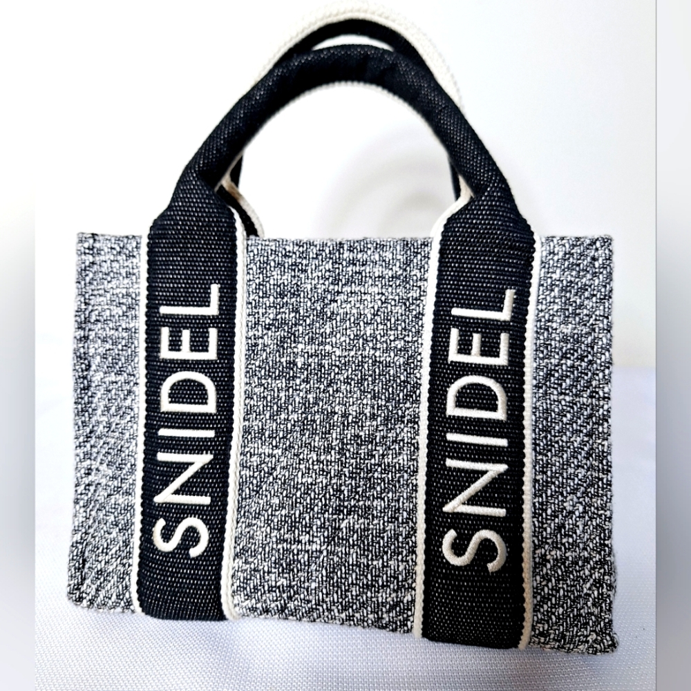 Snidel brand "Structured Quite Luxury" Cross Body structured bag.